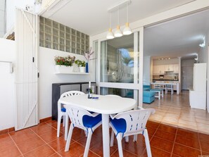 Dining - 535 Primavera Bright Accommodation With Pool (Costa del Silencio)