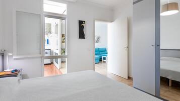 2 slaapkamers, een strijkplank/strijkijzer, internet