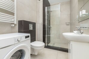 Apartment, 1 Bedroom, Balcony | Bathroom