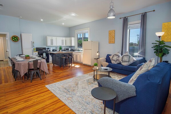 Standard House, 3 Bedrooms, Non Smoking, City View (3 Bedrooms) | Living area | 50-inch TV with digital channels