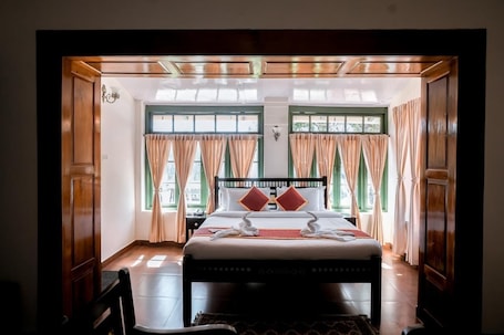 1 habitación, ropa de cama de alta calidad, escritorio y ropa de cama