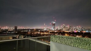 Premium Apartment, Kitchen, City View | Terrace/patio - Modern 1-Bedroom Flat in Central London (London)