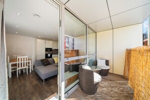 Premium Apartment, Kitchen, City View | Terrace/patio - Modern 1-Bedroom Flat in Central London (London)