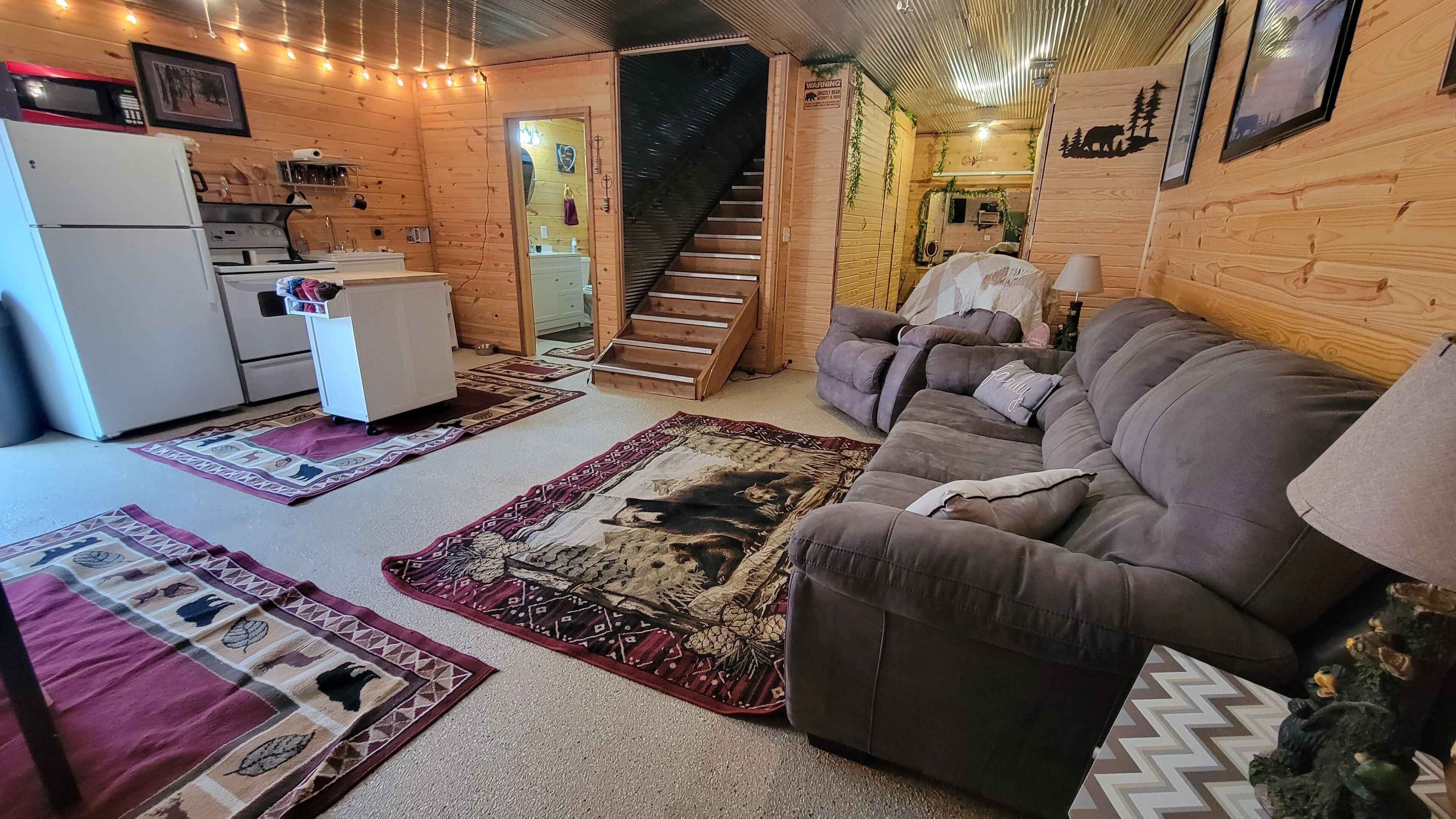 Outback Cabin is a Cozy and warm place tucked away in the heart of Webb City.