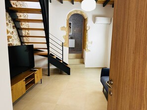 House, 2 Bedrooms, Balcony, Garden View | Interior - Roussos Place - Next To Splantzia Square - 2bd 2ba (Chania)