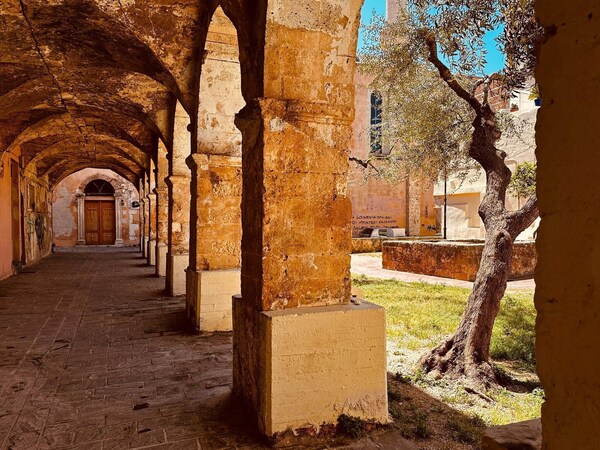 Roussos Place - Next To Splantzia Square - 2bd 2ba - Chania