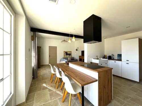 Maison de campagne sur un terrain de 2 ha,  proche de l'Isle sur la Sorgue