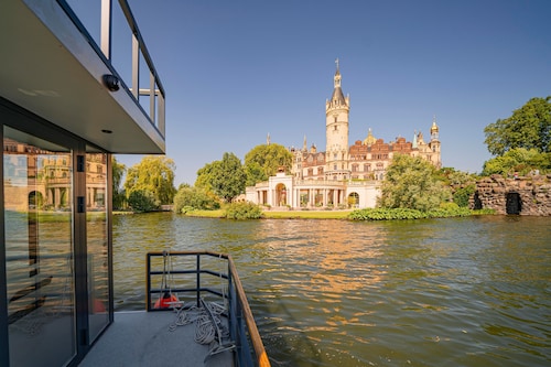 Boat 'Hausboot Explorer' with Lake View and Private Terrace