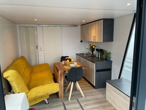Interior - Boat 'Hausboot Explorer' with Lake View and Private Terrace (Schwerin)