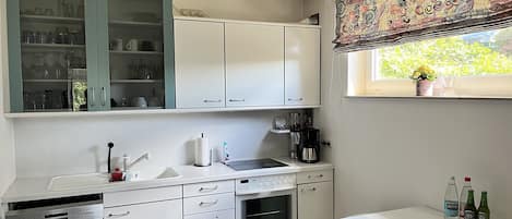 Réfrigérateur, four, plaque de cuisson, lave-vaisselle