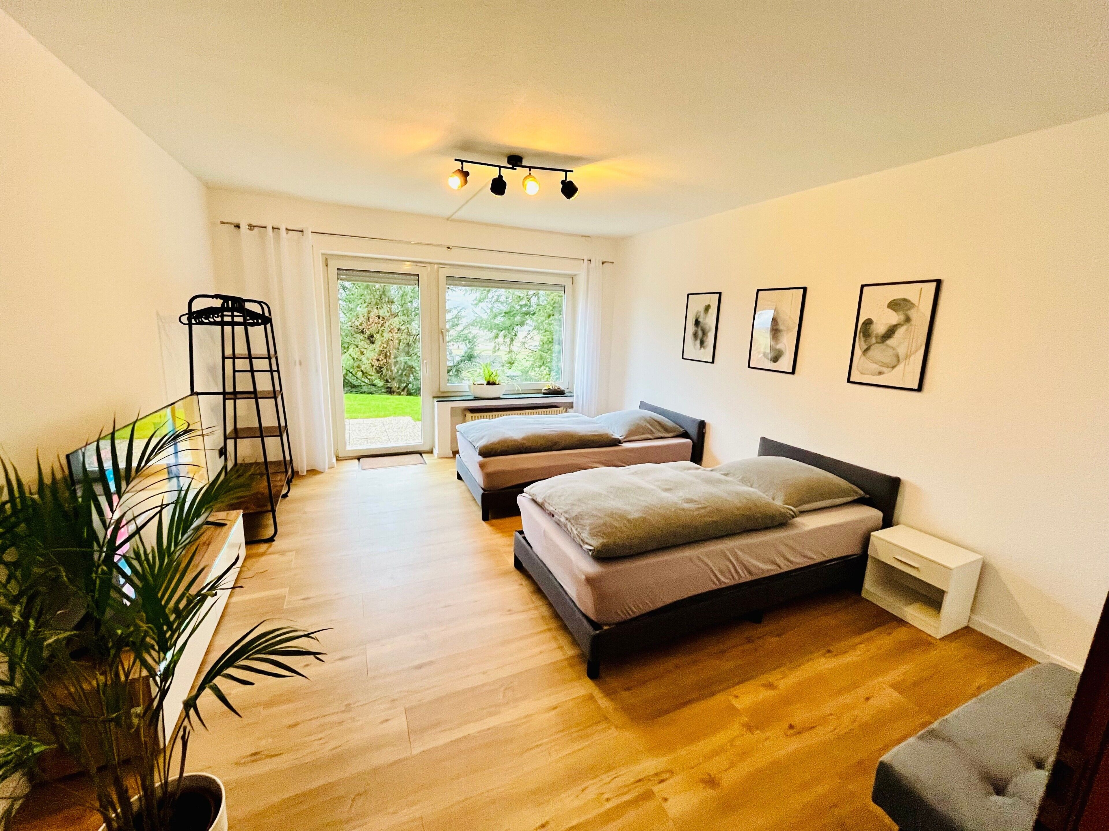 3 slaapkamers, een strijkplank/strijkijzer, gratis wifi, beddengoed