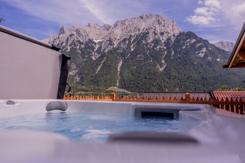 Chalet 'Zur Auszeit' mit Bergblick, privater Terrasse und WLAN
