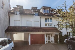 Exterior - Studio Apartment 'Rheinblick' with Private Terrace and Wi-Fi (Küssaberg)