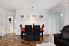 Dining - Apartment Ahorn with Private Terrace and Wi-Fi (Waldshut-Tiengen)