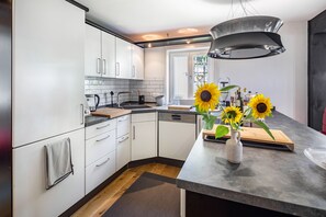 Geladeira, fogão, cooktop, lava-louças