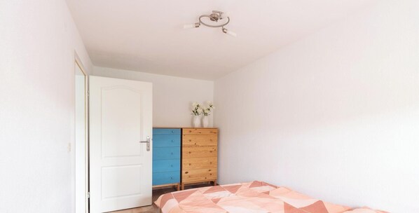 2 bedrooms, iron/ironing board, free WiFi, bed sheets - Apartment 'Ferienwohnung Amsel' with Shared Terrace, Shared Garden and Wi-Fi (Schotten)