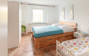 2 chambres, fer et planche à repasser, Wi-Fi gratuit, draps fournis