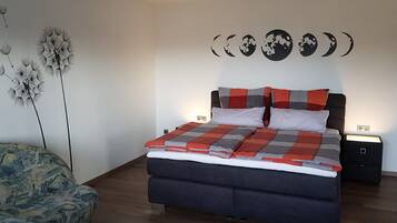 3 bedrooms, free WiFi, bed sheets