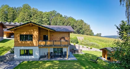 Chalet 'Landhaus Rachelblick' with Mountain View, Private Terrace and Wi-Fi