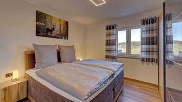 3 bedrooms, iron/ironing board, free WiFi, bed sheets
