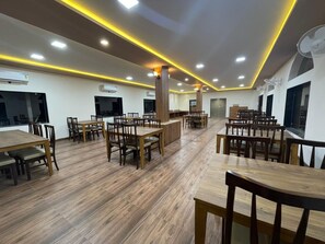 مطعم