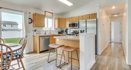 Charming Home w/ Patio: 3 Mi to Hayden Lake!
