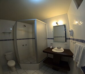 Triple Room, Private Bathroom | Bathroom | Shower, rainfall showerhead, hair dryer, bathrobes - TerraMistica Colca - Fogatas & Termales (Coporaque)