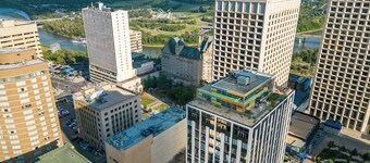 2 Full Beds, Memorable 1 Bedroom Condo, Downtown Central, Next to Rogers Place