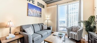 2 Full Beds, Memorable 1 Bedroom Condo, Downtown Central, Next to Rogers Place