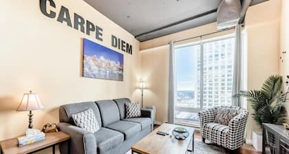 2 Full Beds, Memorable 1 Bedroom Condo, Downtown Central, Next to Rogers Place