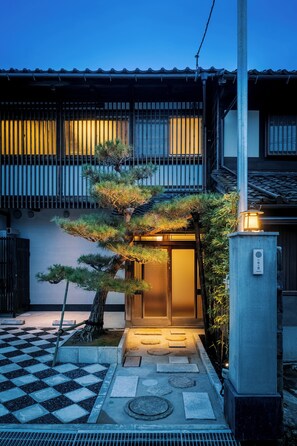 Property entrance - Matsunoma Machiya House (Kanazawa)