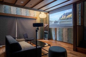 Traditional House, 2 Bedrooms, Kitchen, Garden View | Televisyen