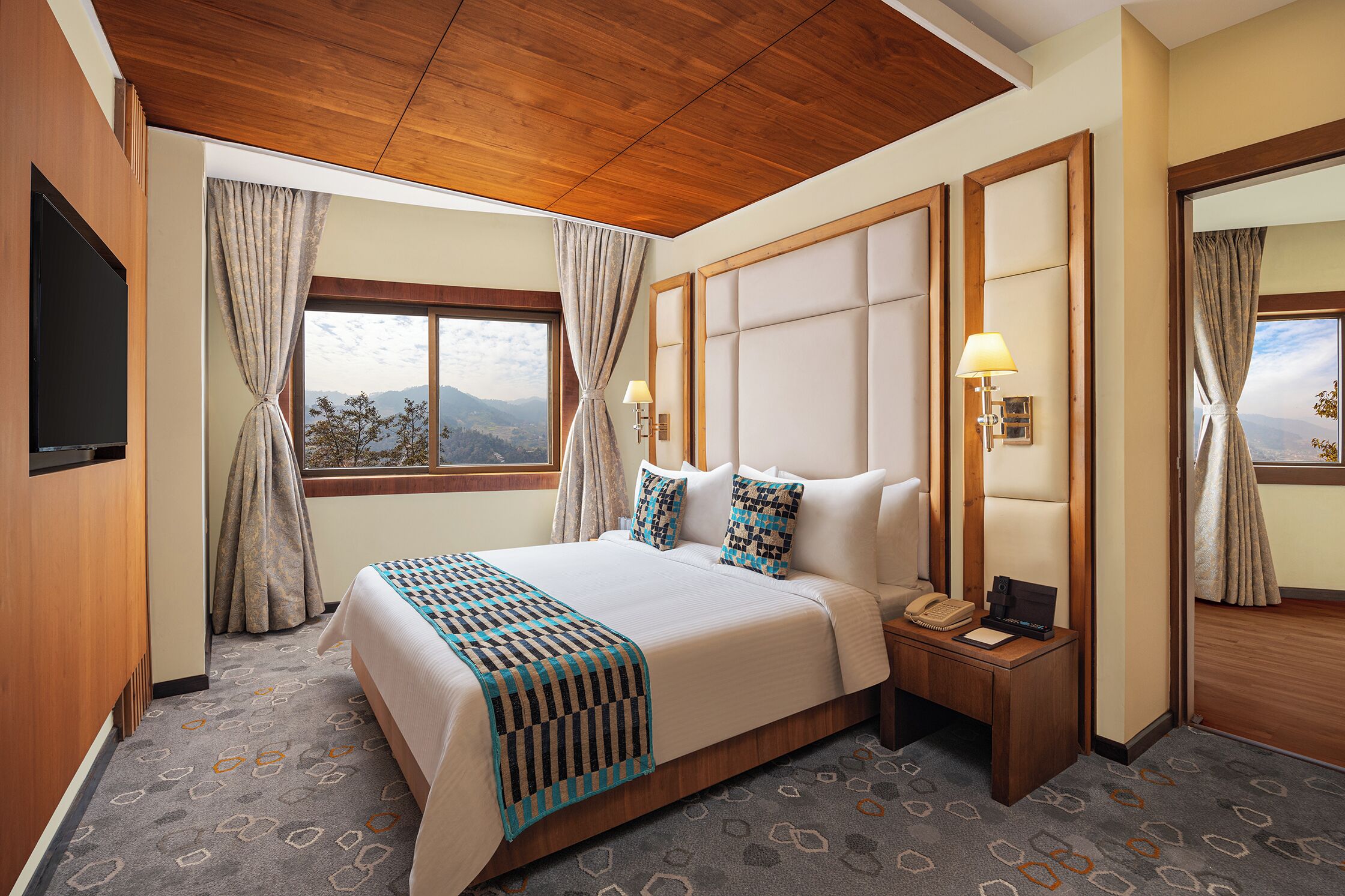 高級寝具、ミニバー、セーフティボックス (室内)、客室ごとに異なるインテリア