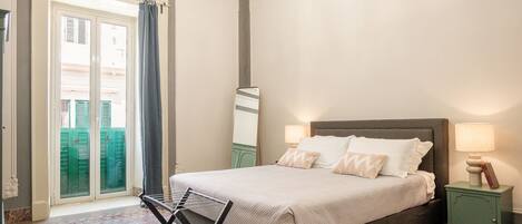 City Room | Pillowtop beds, individually decorated, desk, free WiFi