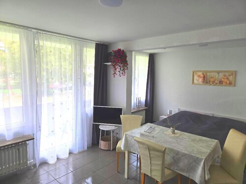 Ruhige Ferienwohnung/ Amateurzimmer/ Gute Verkehrsanbindung