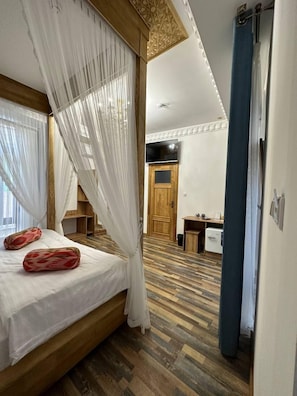 Royal-Suite, Stadtblick | Hochwertige Bettwaren, Daunenbettdecken