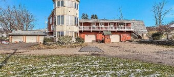 Red Barn Village: Cushy Studio with Bath