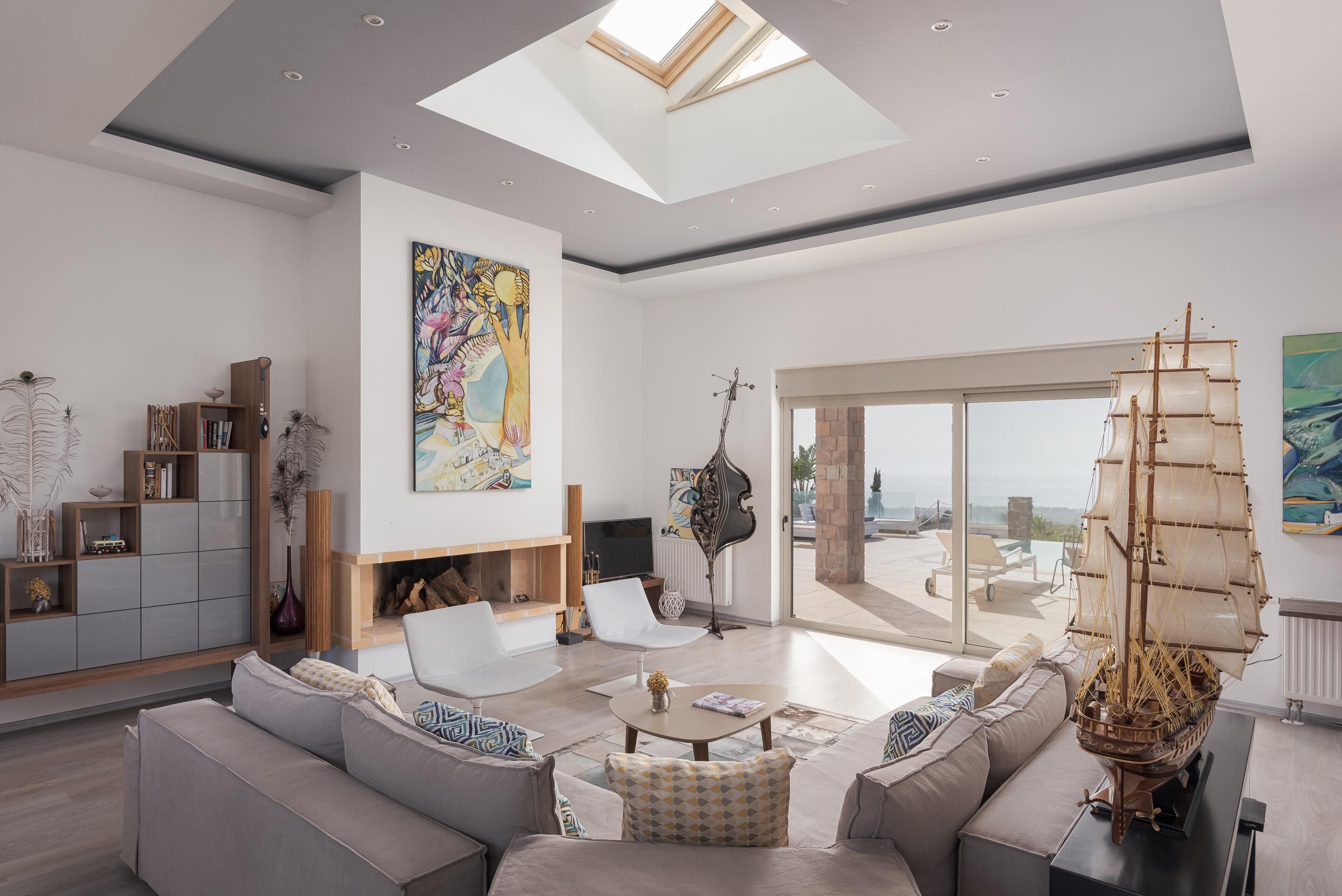 Deluxe Villa | Living area | 60-inch Smart TV with cable channels, fireplace, video game console