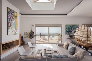 Deluxe Villa | Living area