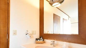 Twin Room | Free WiFi