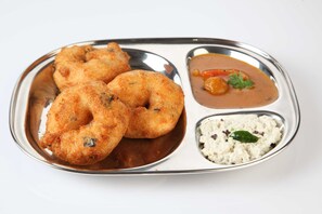 Free daily continental breakfast - Collection 89074 O Ananta Lodging (Palghar)