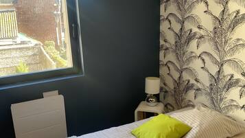 1 chambre, fer et planche Ă repasser, draps fournis