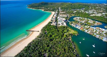 Wala Villa Noosaville Modern, spacious 2 bed/2 bath townhouse pool+tennis court