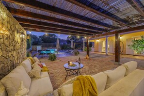 Terrace/patio - Stunning Countryside Villa w Private Garden & Pool (Alte)