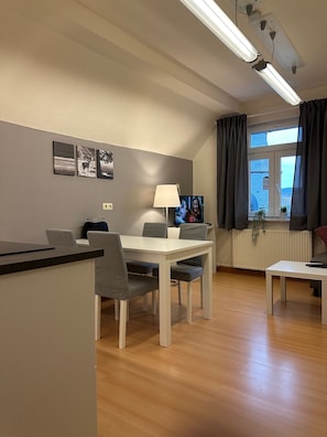 Dining - Gemütliche Ferienwohnung in der Alten Schule in Roth Direkt am Lahntalradweg (Weimar (Lahn))