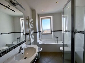 Shower, hair dryer - TORRE AZZURRA - SUNSET (Follonica)