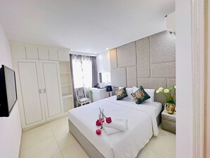 Deluxe Double with Window | Minibar, in-room safe, desk, laptop workspace - Aodai Inn Saigon (Ho Chi Minh City)