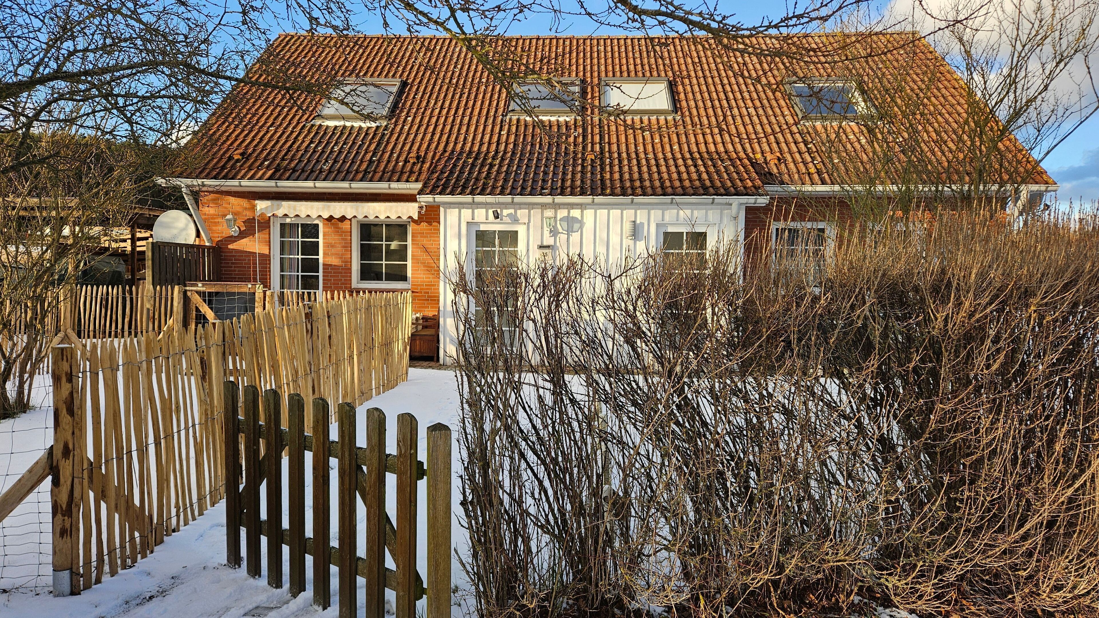 Gartenpforte und Weg zum Haus