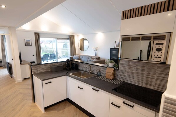 Fridge, stovetop, coffee/tea maker, electric kettle