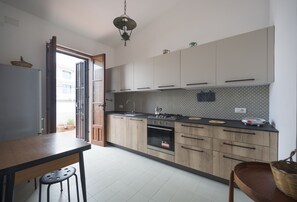 Réfrigérateur, four, plaque de cuisson, lave-vaisselle